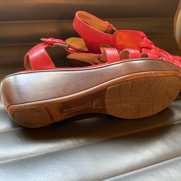 BareTraps 7.5 Red Dayna Sandals - Picture 3 of 3